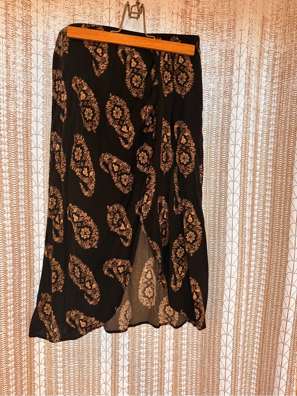 Knox Rose Black Maxi Skirt with Beige Paisley Motif